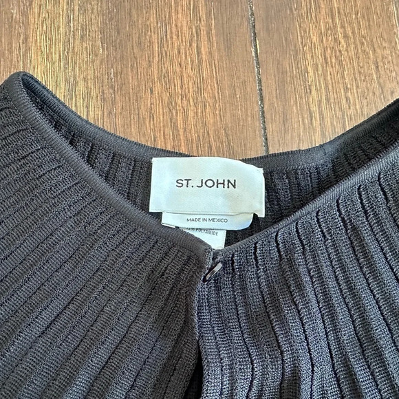 St. John sweater cape - Picture 4 of 11